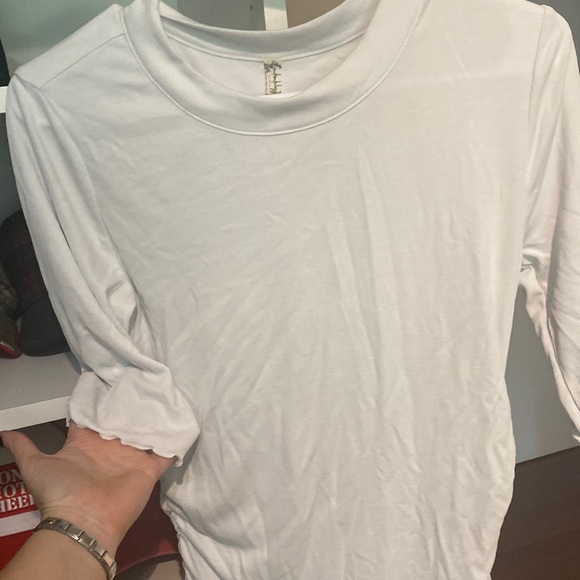 Free people solid shirt. Great for layering - Picture 1 of 3